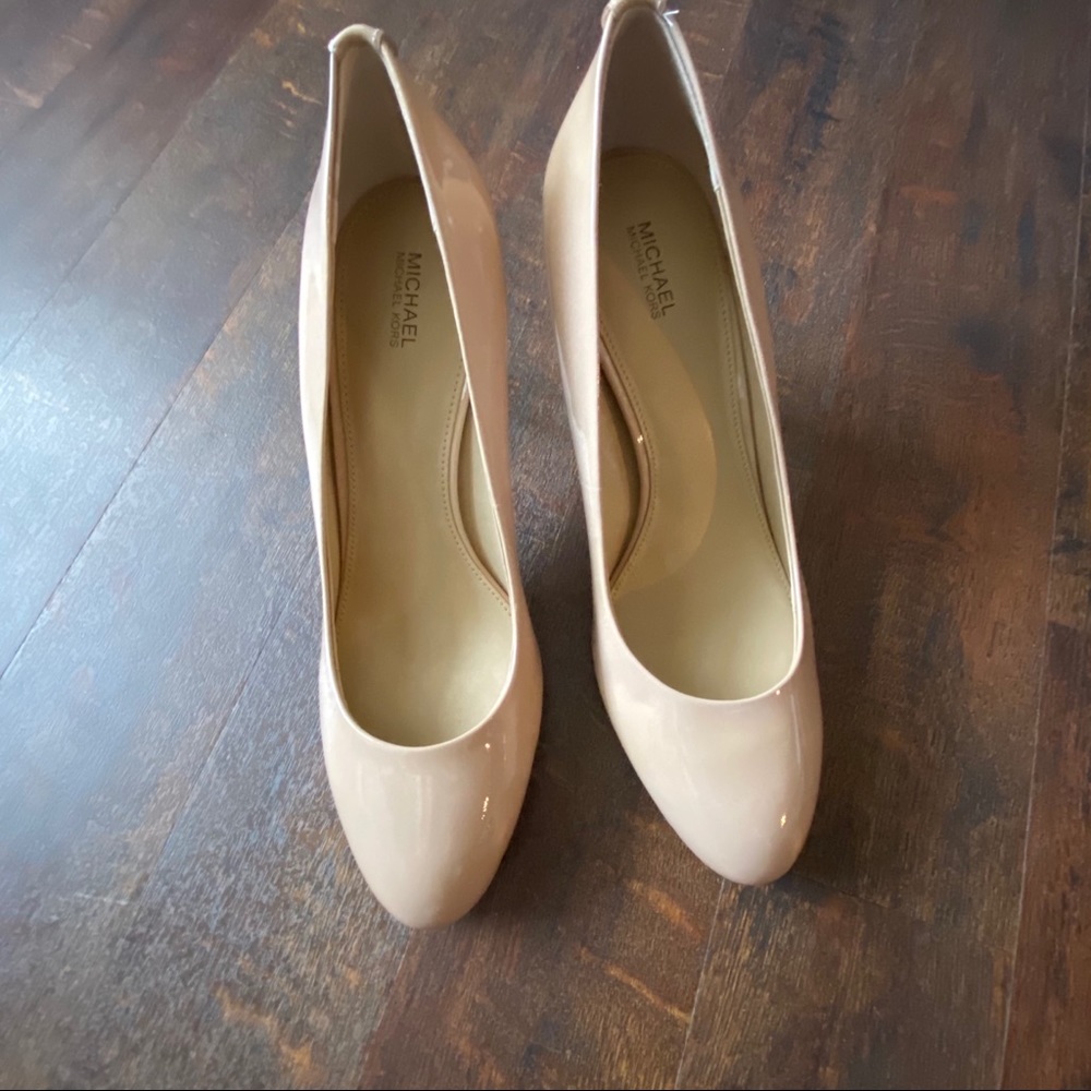 Michael Michael Kors patent pumps - Picture 2 of 8